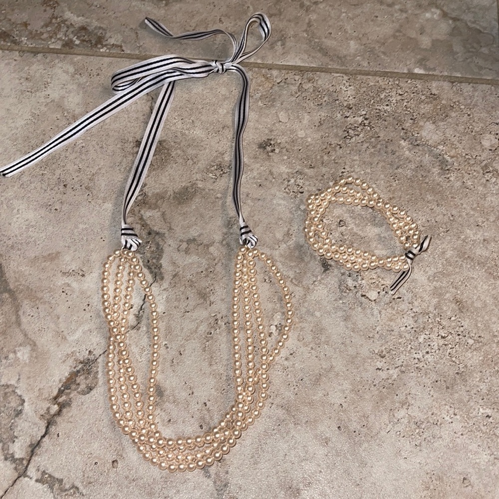 J crew marching pearl necklace and bracelet set for girls